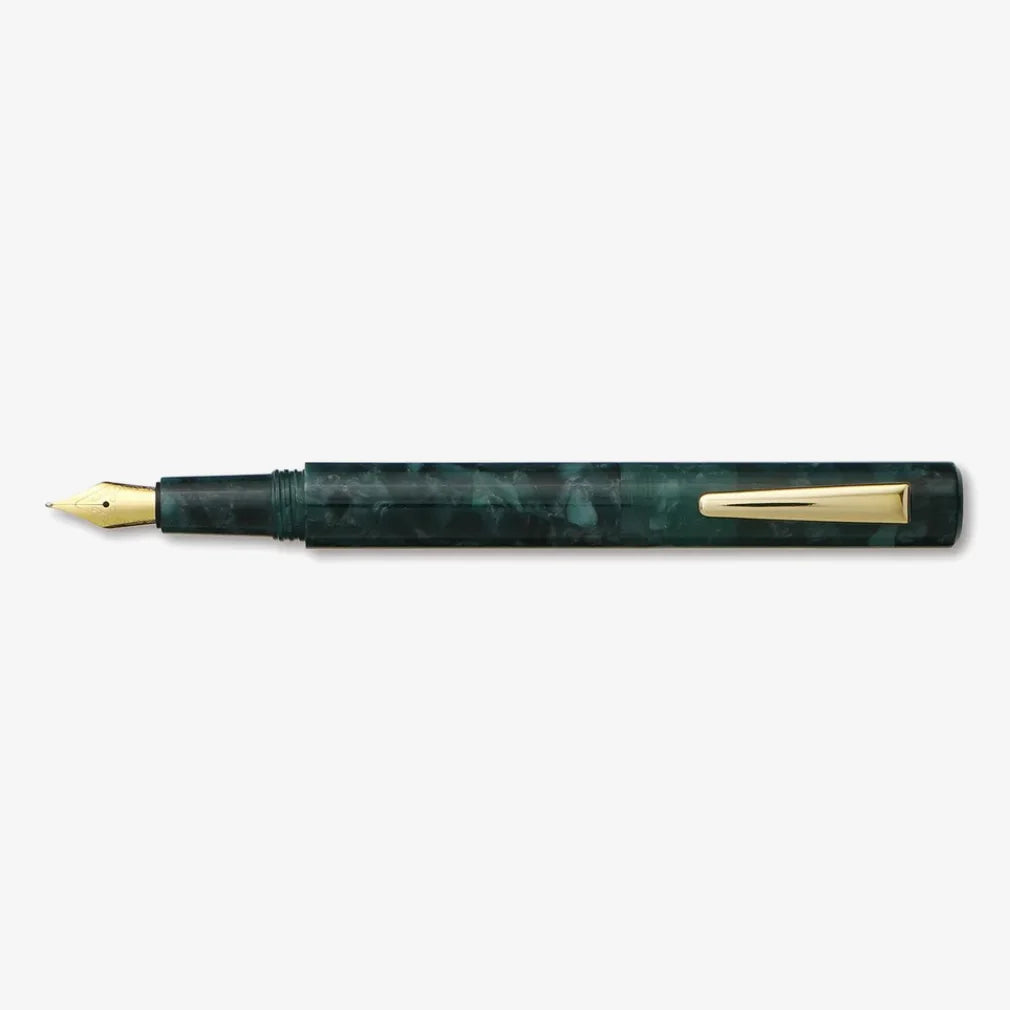 Attaché Hightide Marbled Fountain Pen in grün marmorierter Füllfederhalter im Taschenformat
