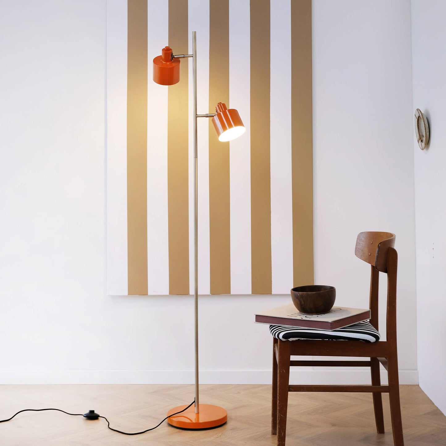 Dyberg Larsen Ocean Stehleuchte in Orange und Messing